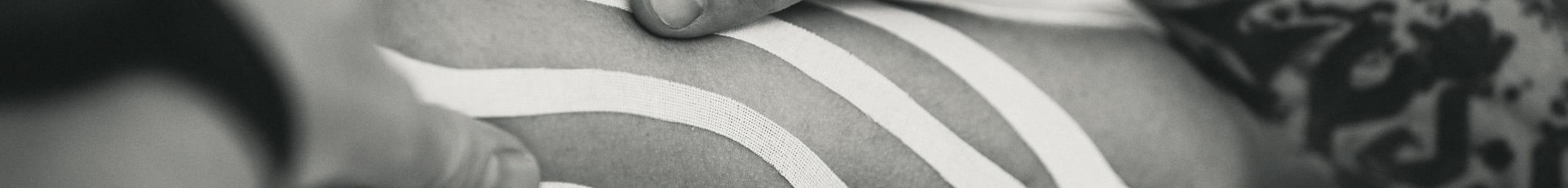 Praxis für Physiotherapie und Osteopathie in Oldenburg, Symbolbild: Bandage Arm